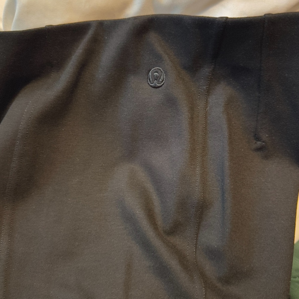 Lululemon pull on pant - Picture 7 of 8